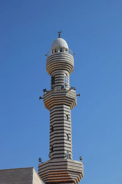 Schlank verziertes Minarett — Stockfoto