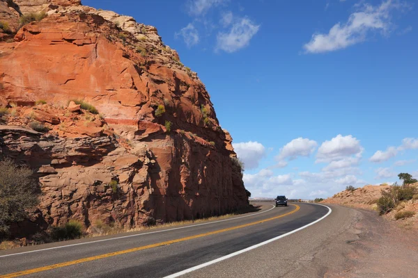 Amerikanische Straßen in der roten Felswüste — Stockfoto