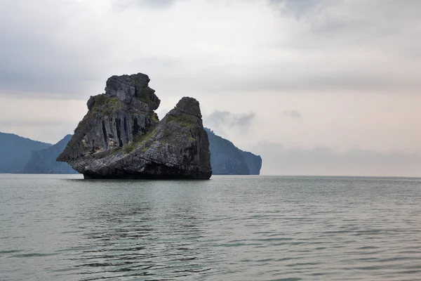 岩石"猴子的萨瓦斯蒂岛" — 图库照片