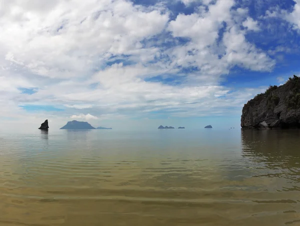 Mglisty poranek w zatoce Tajlandii — Zdjęcie stockowe
