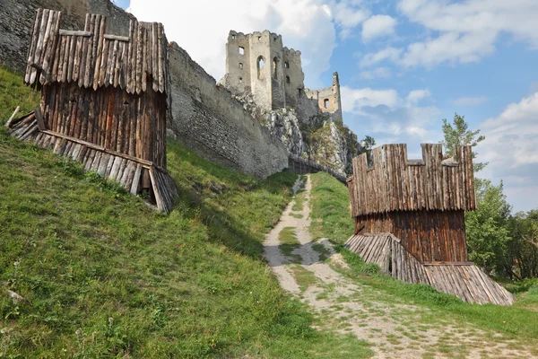 La fortaleza medieval construida — Foto de Stock