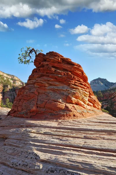 Der berühmte Felsen aus rotem Sandstein — Stockfoto