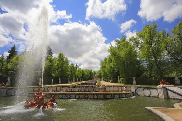 Wspaniały Pałac i park w Hiszpanii — Zdjęcie stockowe