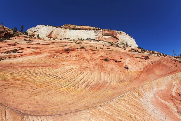 如诗如画的条纹小山从砂岩 — 图库照片