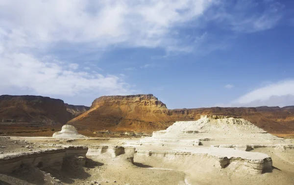 Montanhas antigas pitorescas, deserto e desfiladeiro sobre os mortos — Fotografia de Stock