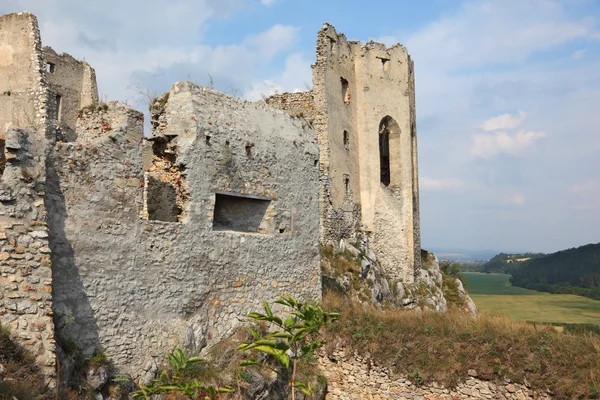 Zdezelowanym średniowieczna twierdza — Zdjęcie stockowe