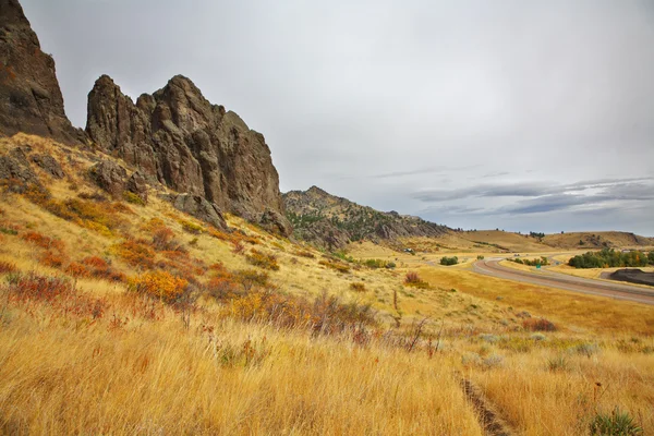 Piękne krajobrazy w montana. chodnik — Zdjęcie stockowe