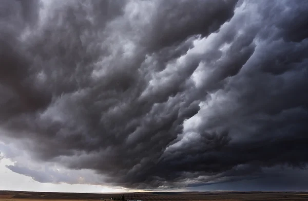 The autumn storm approaches on fields — Stock Photo, Image