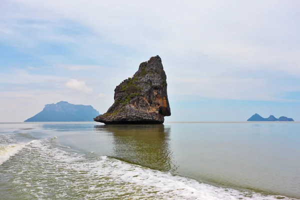 The rock "Monkey Sawasdee Island — Stock Photo, Image
