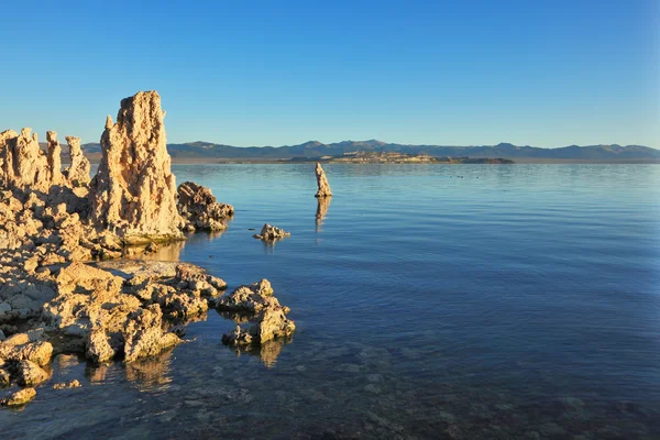 Estalagmites de lago do Tufa — Fotografia de Stock