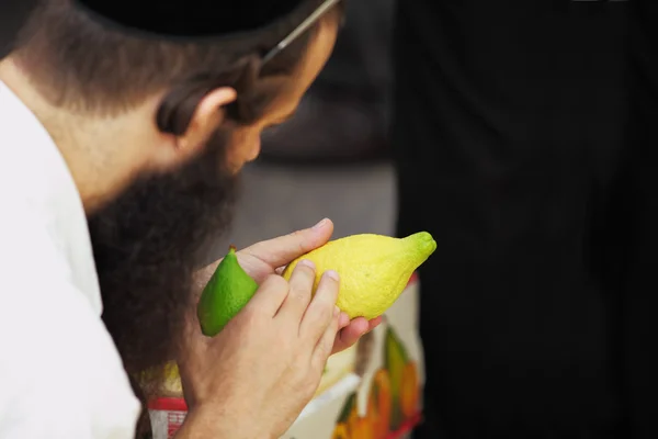 stock image Religious Jew chooses citron- on the bazaar