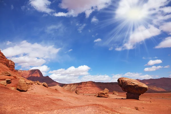 Hot sun in the desert — Stock Photo, Image