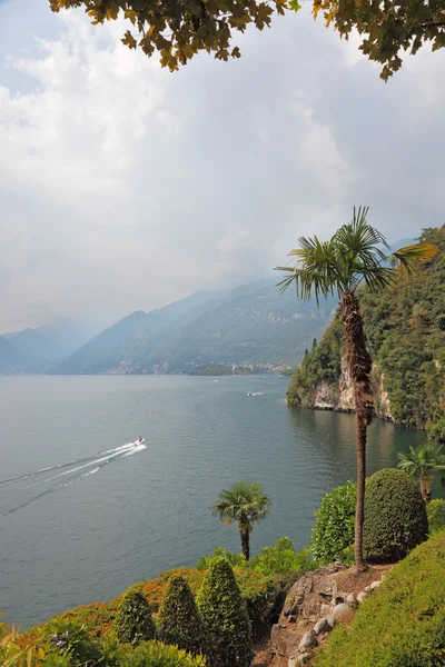 Lake Como in the haze — Stock Photo, Image