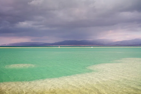 Можливий сніг в Мертвому морі, ефекти освітлення — стокове фото