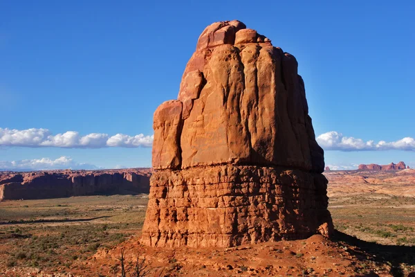 Grandes rocas rojas de arenisca en el parque "Arco  " — Foto de Stock