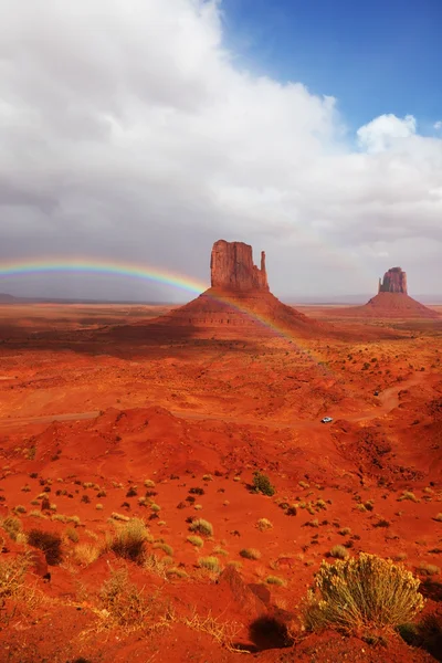 Beroemde "wanten" en een regenboog aan de hemel — Stockfoto
