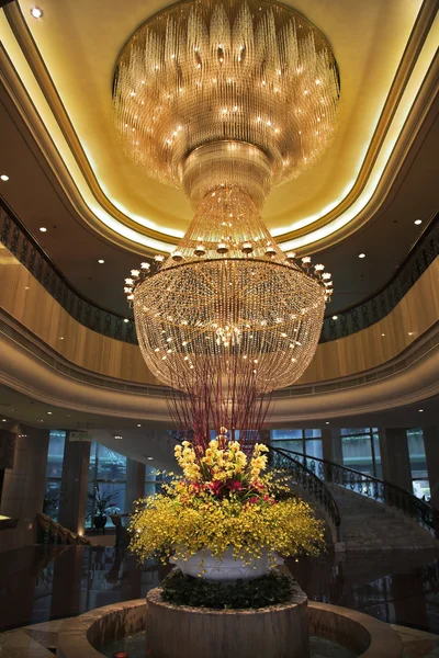 Magnificent huge luster in a lobby of hotel in China — Stock Photo, Image