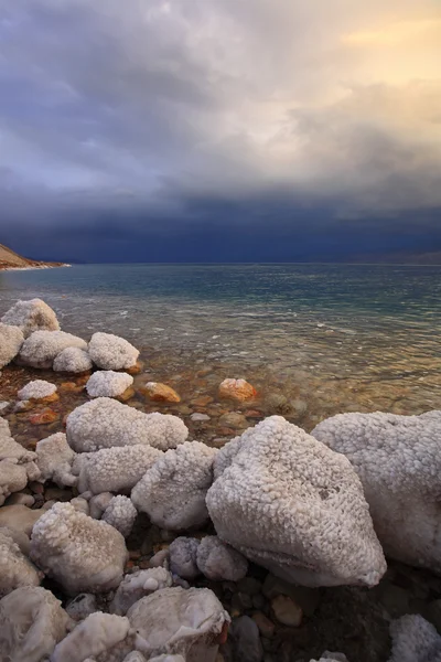 Coast of the Dead Sea in Israel in thunder-storm. — Stock Photo, Image