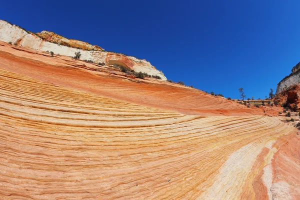 砂岩からの美しい縞模様の丘 — ストック写真