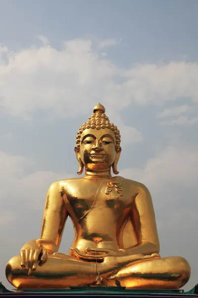 stock image The huge Golden Buddha shines in the sun