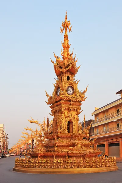 The gilded clock tower in the town square — Stock Photo, Image