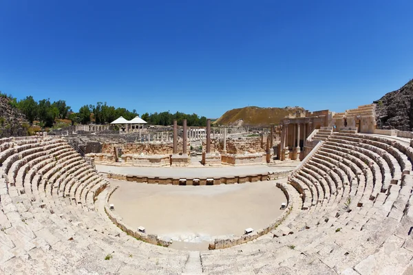 El asiento de piedra en el anfiteatro romano — Foto de Stock