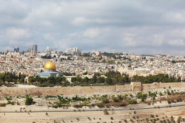 A modern város, ősi jeruzsálemi. — Stock Fotó