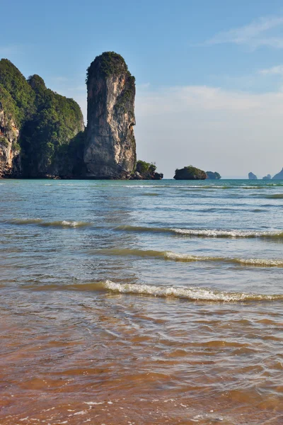 Krabi pobřeží poloostrova v Thajsku — Stock fotografie