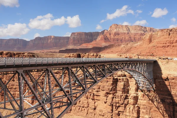 The metal bridge in abrupt coast of desert — Stock Photo, Image