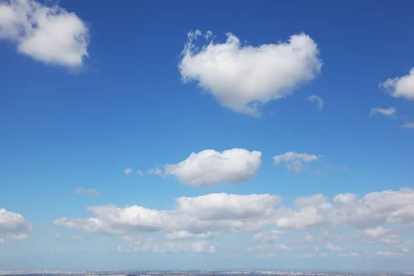 햇볕에 쬐 인 구름 — 스톡 사진
