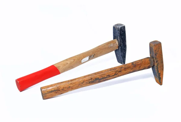 Dos viejos martillos sobre fondo blanco — Foto de Stock