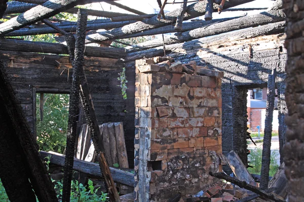 Casa rural queimada — Fotografia de Stock