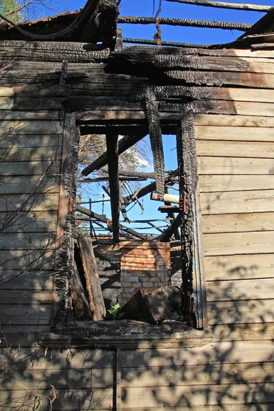Bruciato casa rurale — Foto Stock