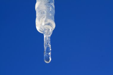 Icicle'ı turn mavi zemin üzerine sarararak