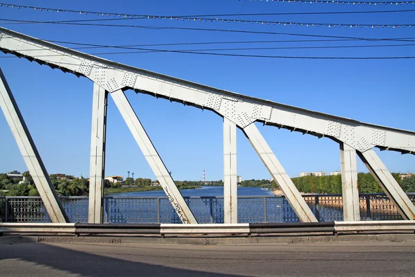 Város híd kis folyón — Stock Fotó