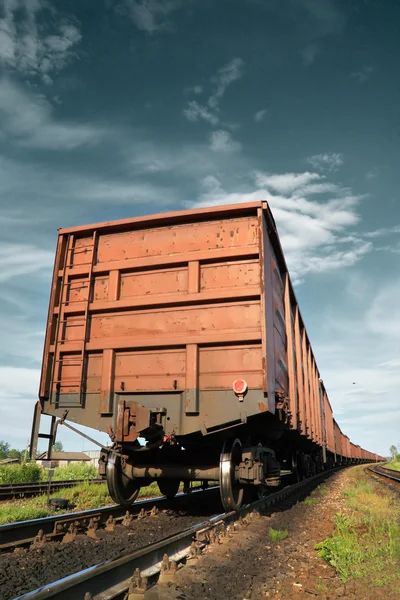 Pullman sulla stazione ferroviaria rurale — Foto Stock