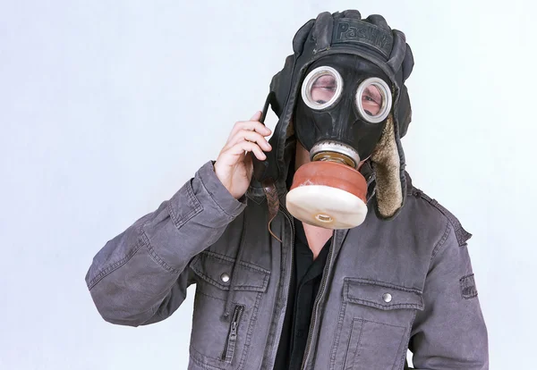 Uomo d'affari vestire una maschera antigas — Foto Stock
