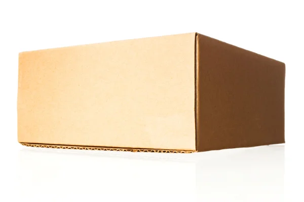 Χάρτινο κουτί απομονωμένο σε λευκό φόντο — Φωτογραφία Αρχείου