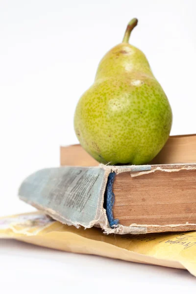 Pear and book — Stock Photo, Image