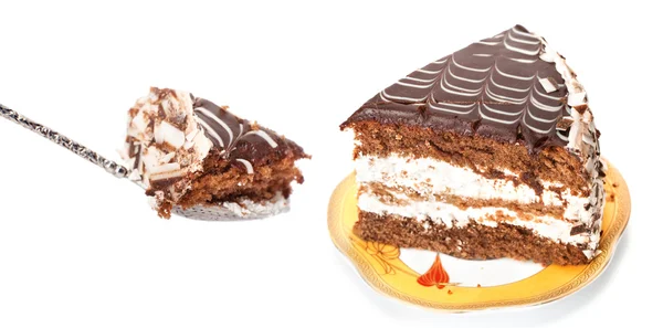 Löffel mit Stück Schokoladenkuchen. — Stockfoto