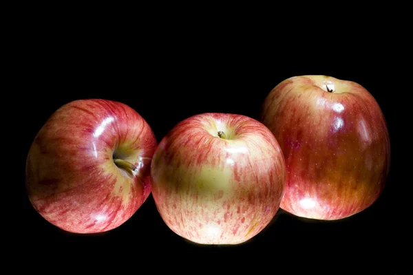 Pommes sur fond noir — Photo