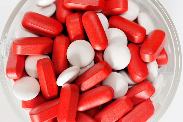 Rode en witte pillen — Stockfoto