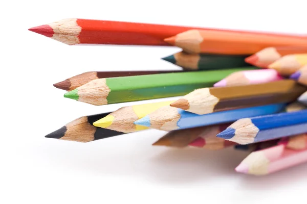 Χρώμα μολύβια απομονώνονται σε λευκό — Φωτογραφία Αρχείου