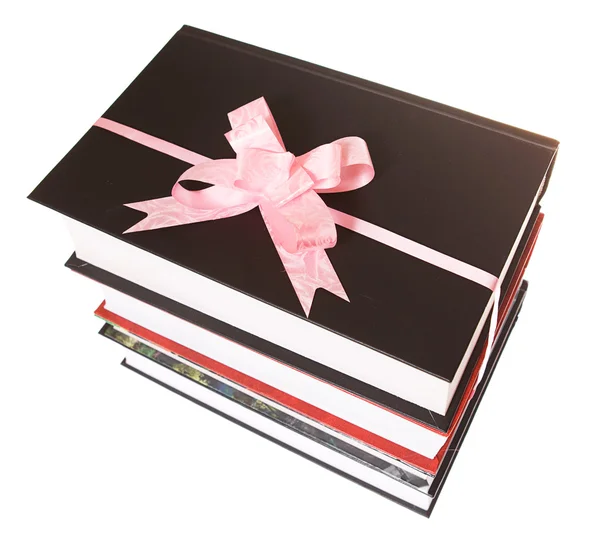 Livros de presentes isolados em fundo branco — Fotografia de Stock