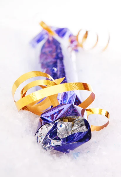 Gift box with bow on white. — Stockfoto