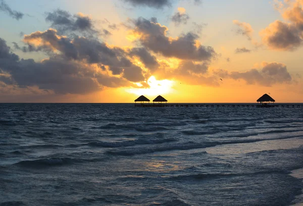 Zonsopgang in de Atlantische Oceaan. Cayo Guillermo. Cuba. — Stockfoto