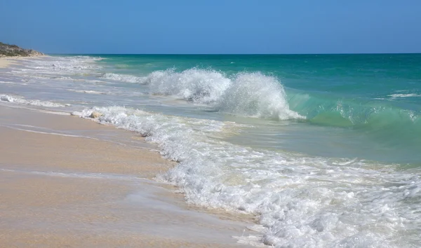 Caribische zee. Playa los cocos. Cayo largo. Cuba. — Stockfoto