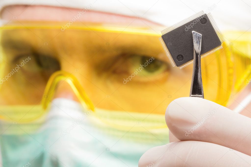 Examining a microchip