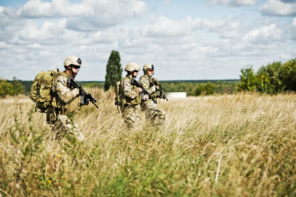 Soldaat in patrouille — Stockfoto