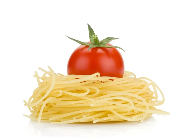 Macarrão italiano e tomate cereja — Fotografia de Stock